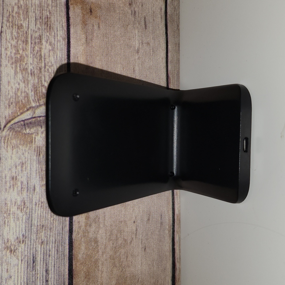 Fast Wireless Charger Stand - Picture 3 of 7